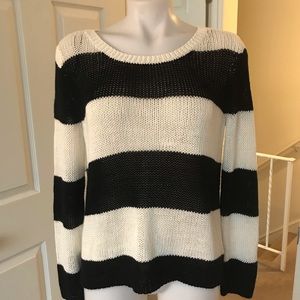 💖Gently used black & white striped sweater